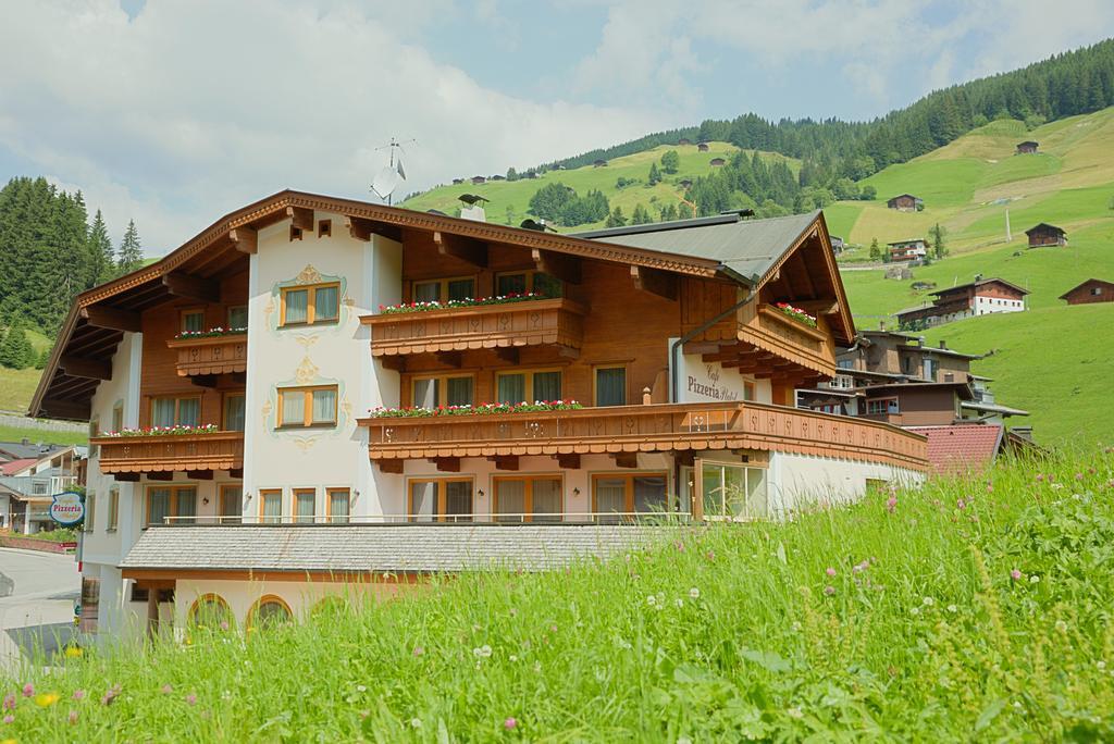 Aparthotel Dorfplatzl Garni Tux Exterior foto