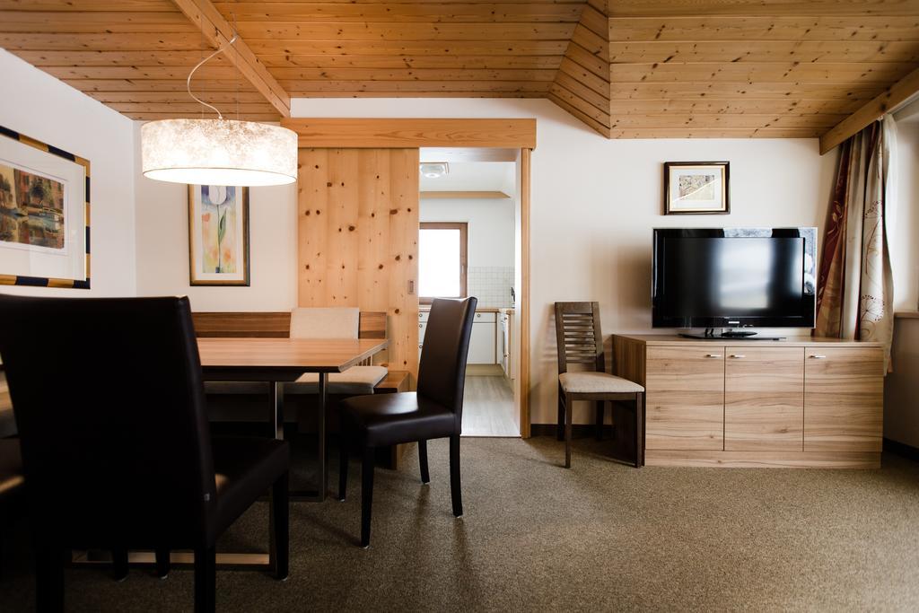 Aparthotel Dorfplatzl Garni Tux Habitación foto